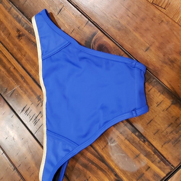 Andrea iyamah deshi bikini bottom - Picture 7 of 7